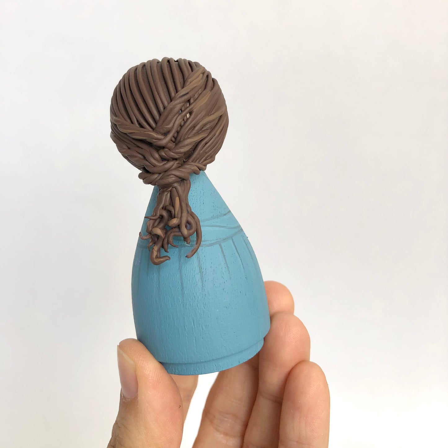 Family of 6 – Custom Wooden Dolls - 3D details