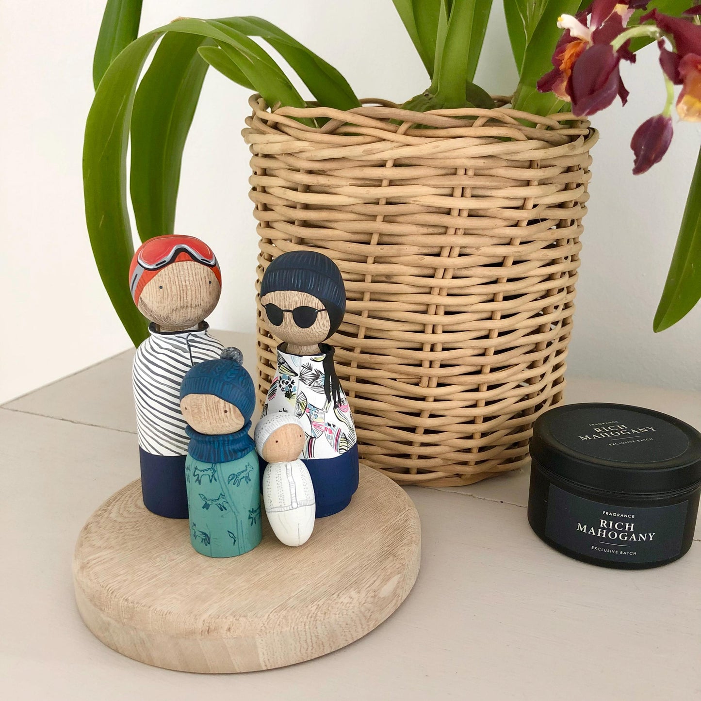 Customized doll family, personalized family wooden dolls and pets