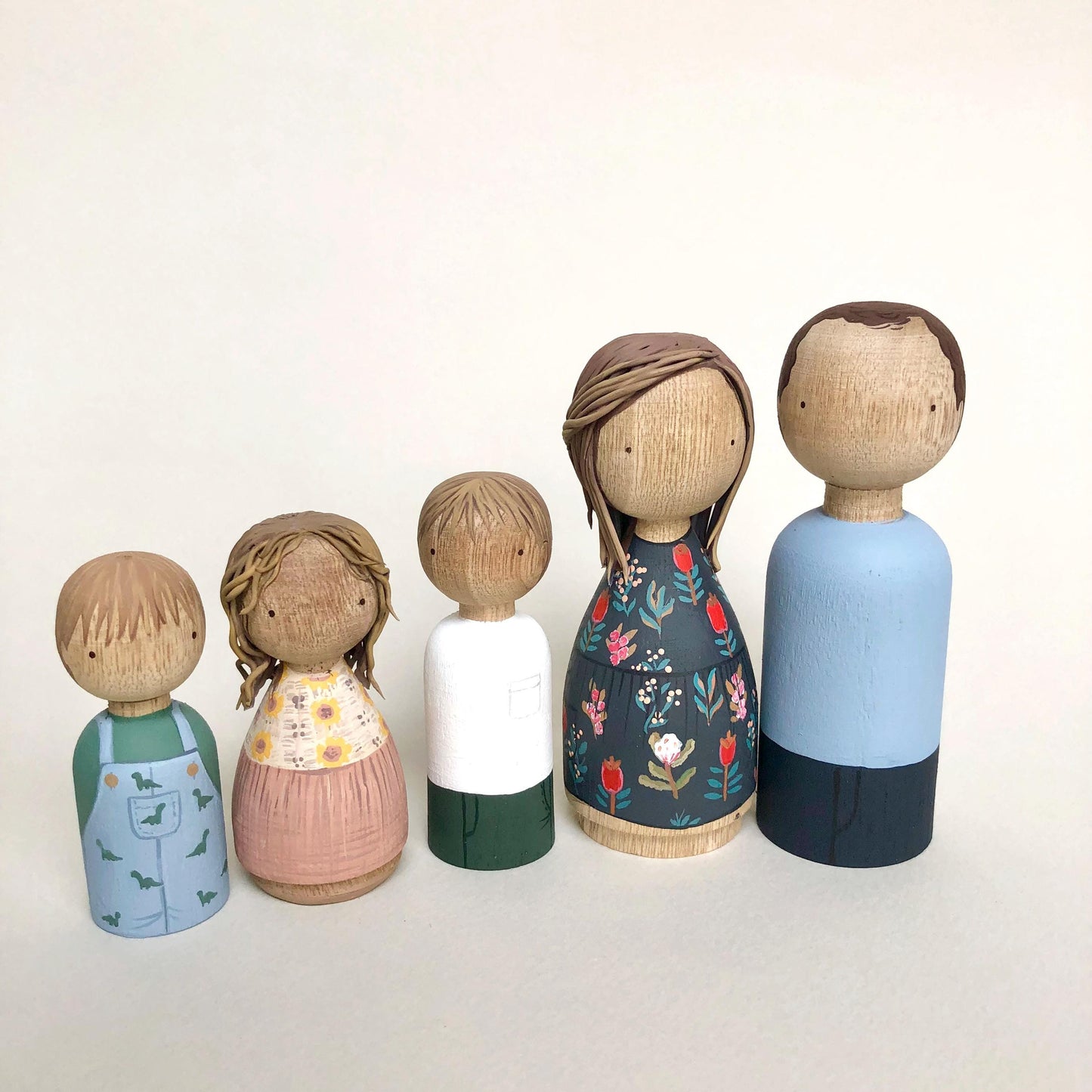 Family of 4 – Custom Wooden Dolls - 3D details