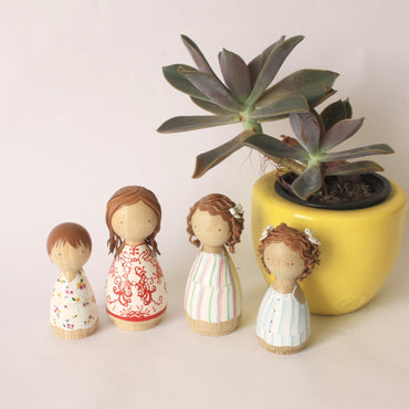 Family of 4 – Custom Wooden Dolls -  3D details