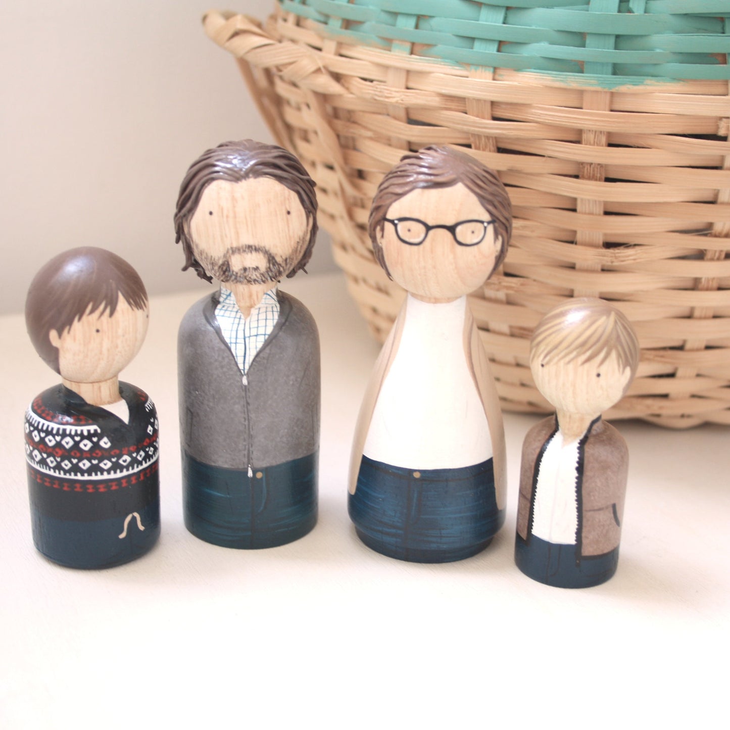 Family of 3 – Custom Wooden Dolls -  3D details