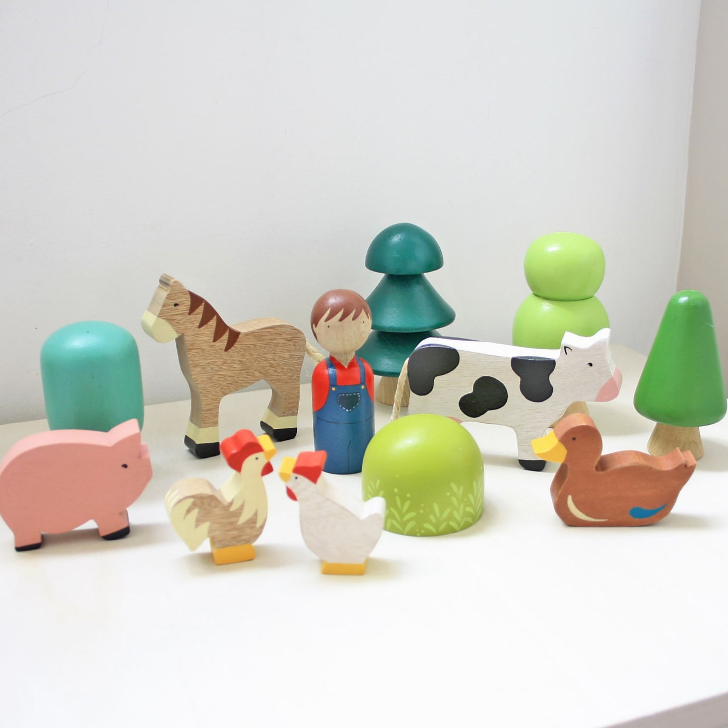 Wooden farm animals play Set