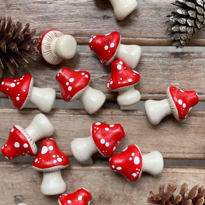 Wooden mushroom, Acorn decorations
