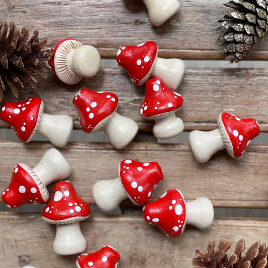 Wooden mushroom, Acorn decorations