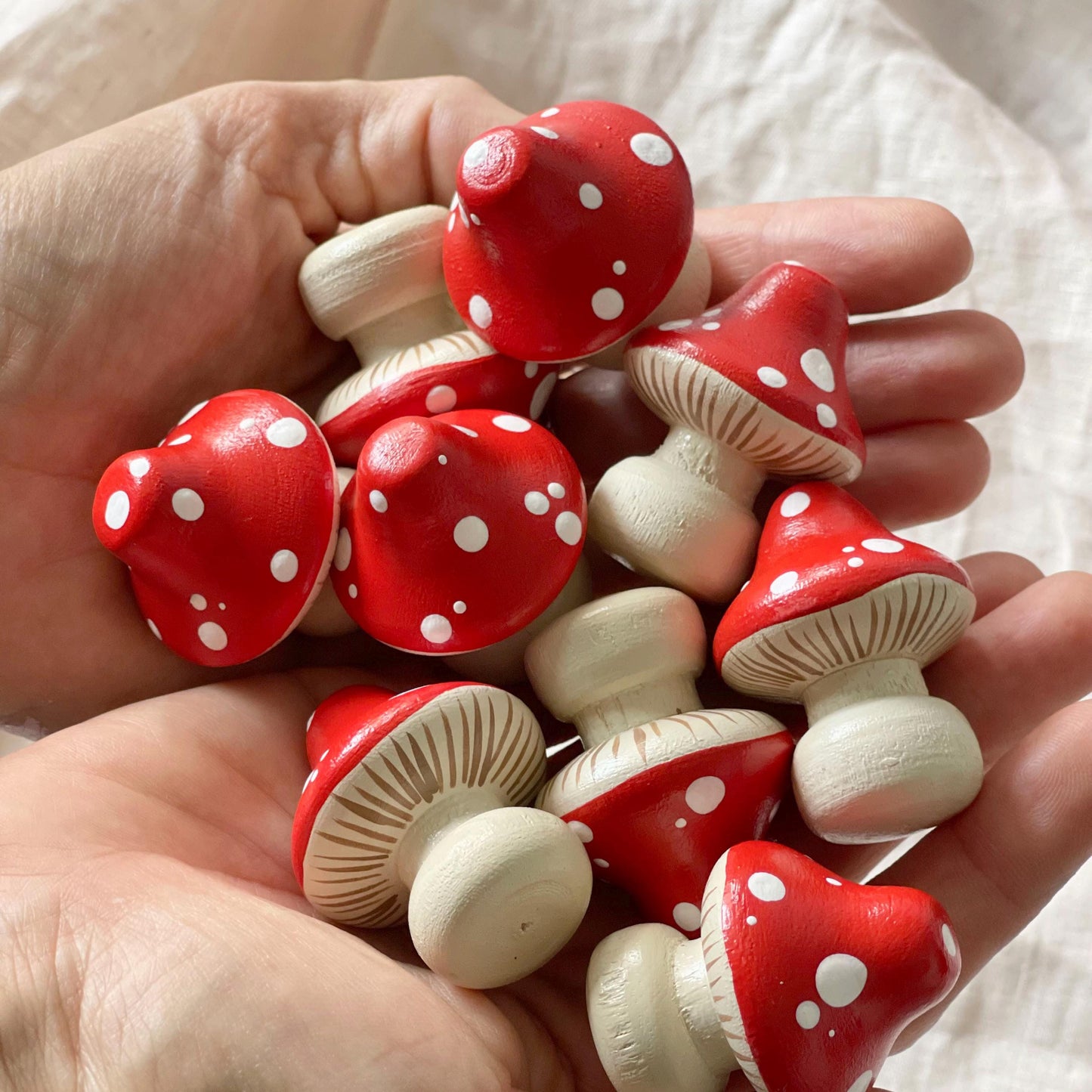 Wooden mushroom, Acorn decorations