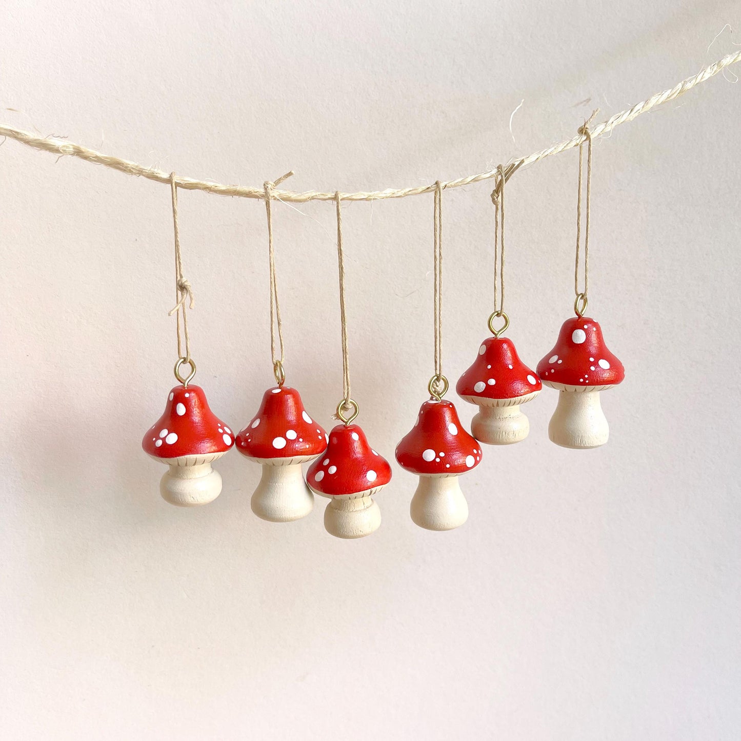 Wooden mushroom, Acorn decorations